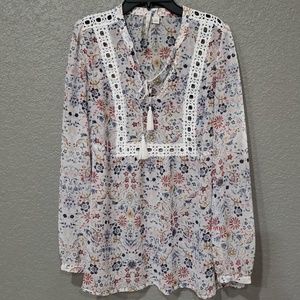 Womens floral top Lace trim top size Small New
